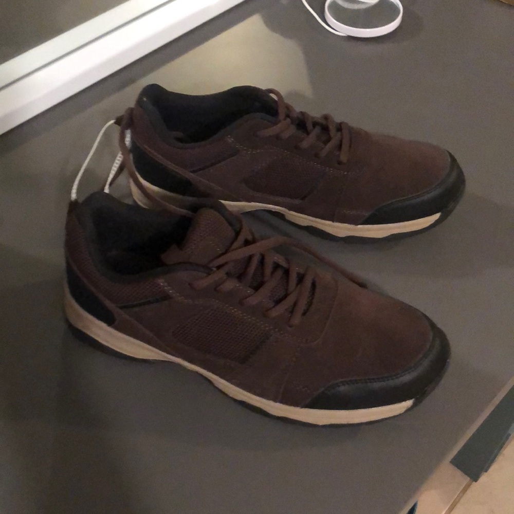 New Rockport  Men’s shoes size 8 1/2 color Brown.